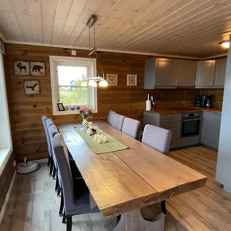 Slettabu By Norgesbooking - With Lovely View *